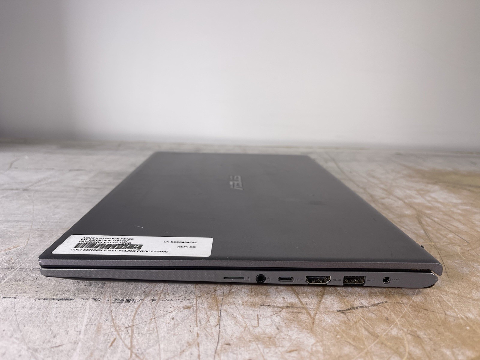 ASUS VIVOBOOK F512D RYZEN 3 3200U @ 2.60GHz, 16GB RAM, NO HDD/OS – (FOR PARTS)