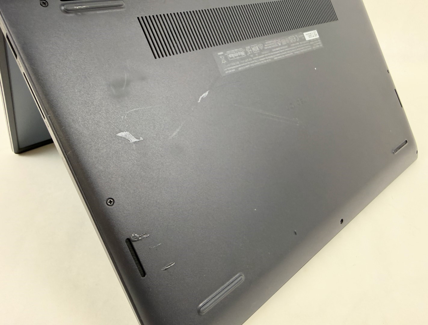 Dell Inspiron 15 3535 15.6″ FHD Touch Ryzen 7 7730U 16GB 512GB SSD W11 Scratches