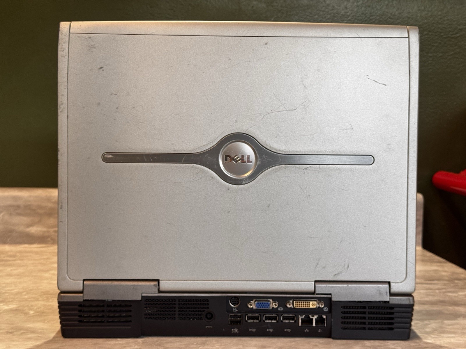 Dell Inspiron 9100 Pentium 4HT 2.8GHz 512MB RAM 40GB 15.4″ ATi Radeon 9700 XP