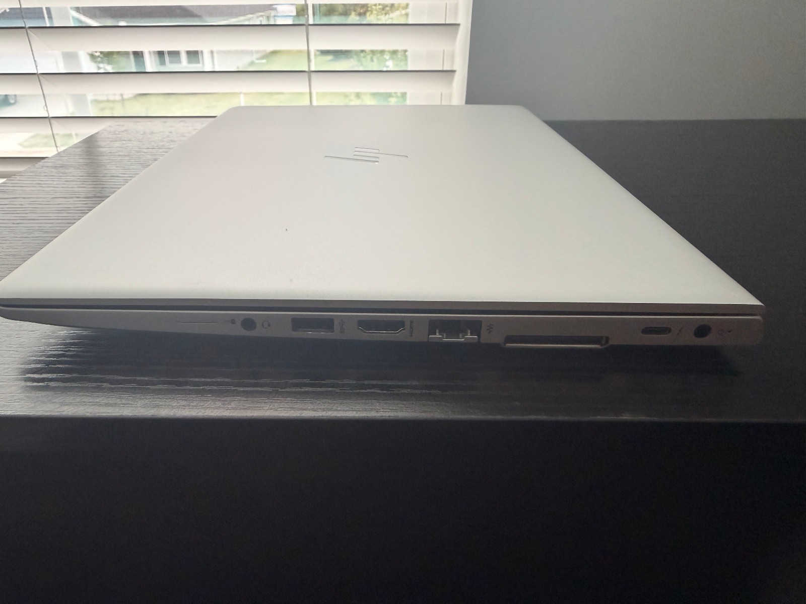 HP EliteBook 840 G5 14″ (256GB SSD, Intel Core i5-8350U, 1.7GHz, 8GB RAM) Laptop