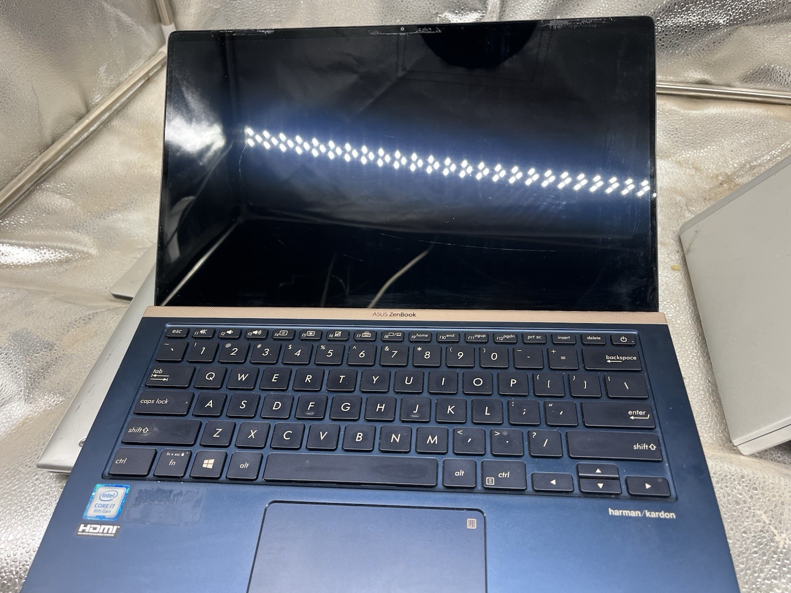 ASUS ZenBook UX433FA 14″ i7-8565U 1.80 GHz 16GB RAM 512GB SSD Windows 11