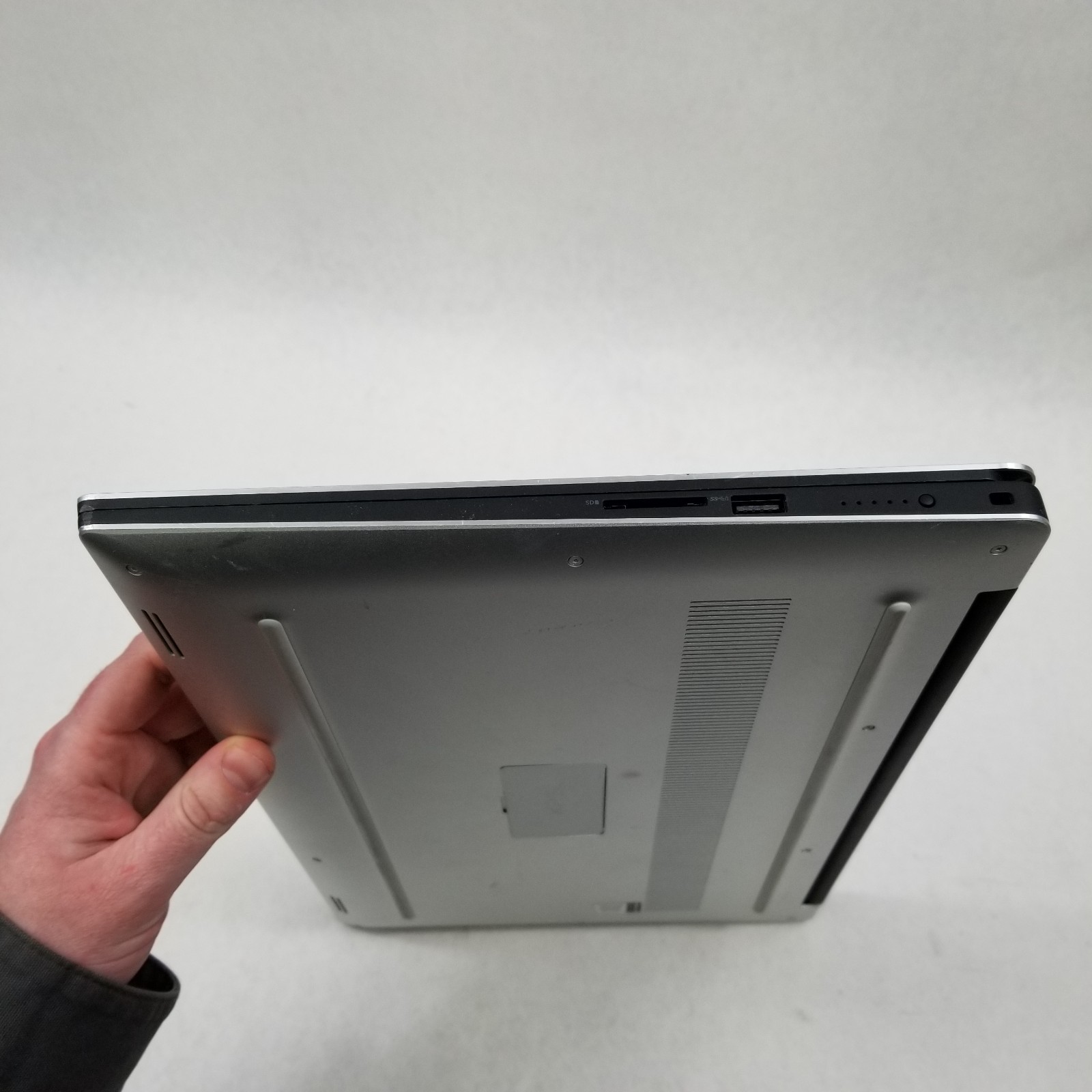 Dell XPS 15 9570 15″ Core i7-8750H 2.2GHz 16GB RAM 256GB SSD GeForce GTX 1050 Ti
