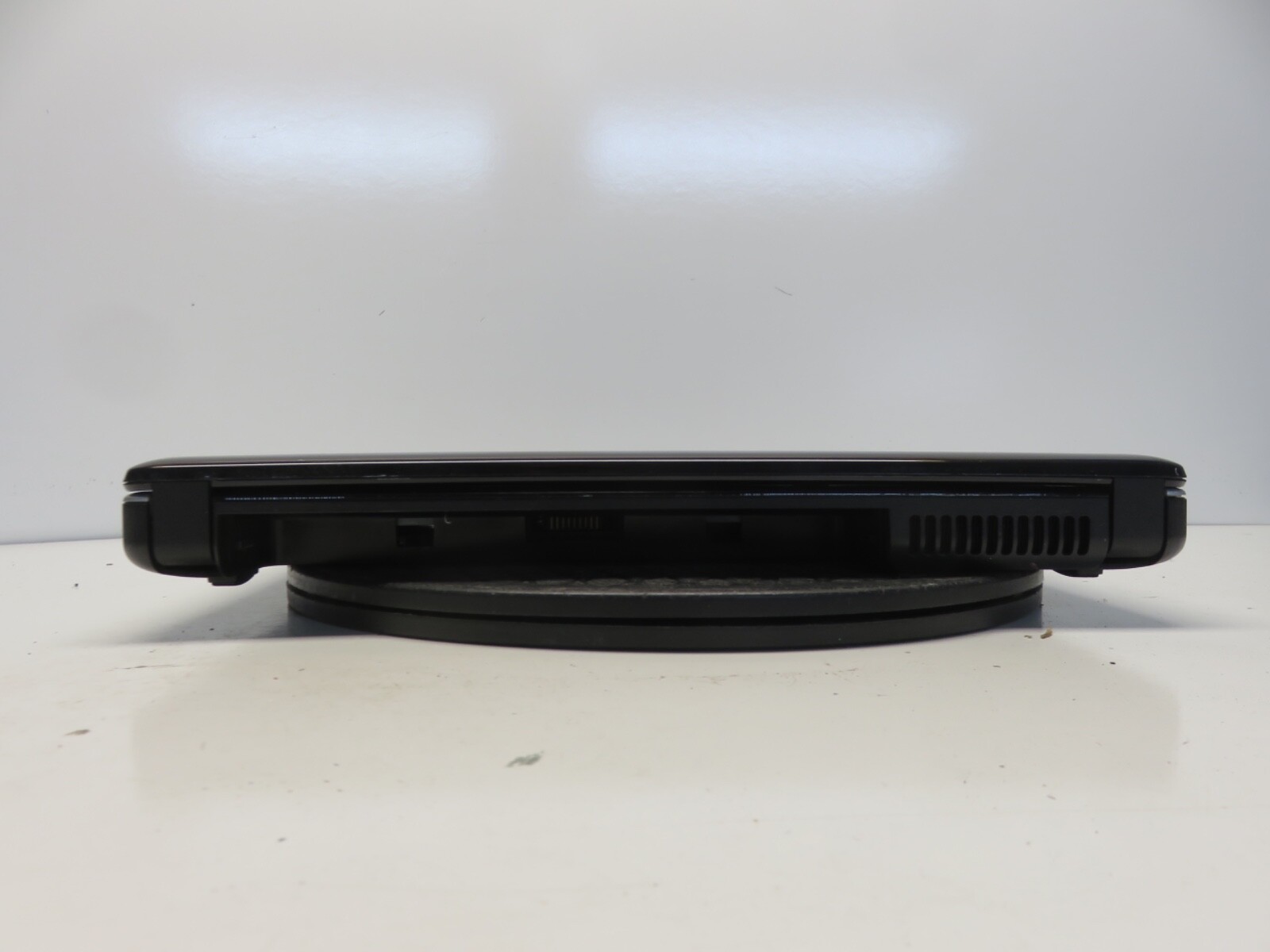 Dell Inspiron 1440 Intel Core 2 Duo T6600 2.2GHz 1 GB 500 GB WIN XP No Batt
