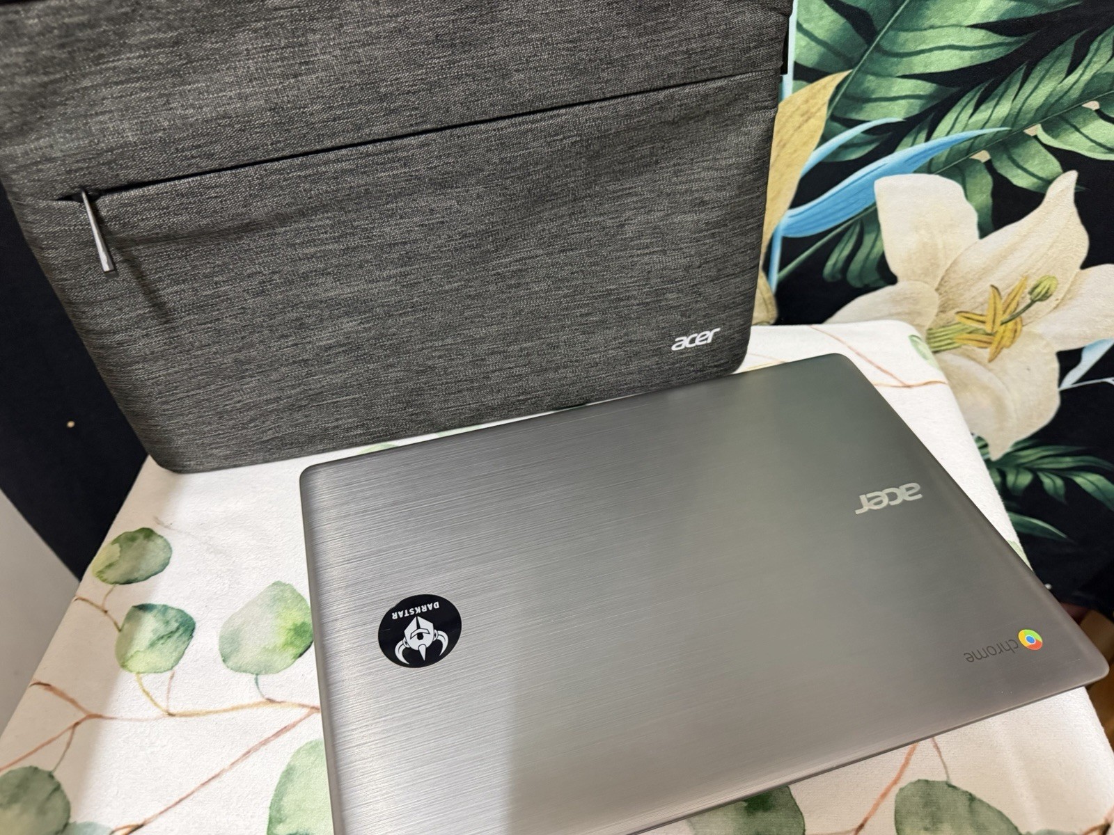 Acer CB3-431 Chromebook 14-inch Silver Ultraslim with Charger and Laptop Sleeve
