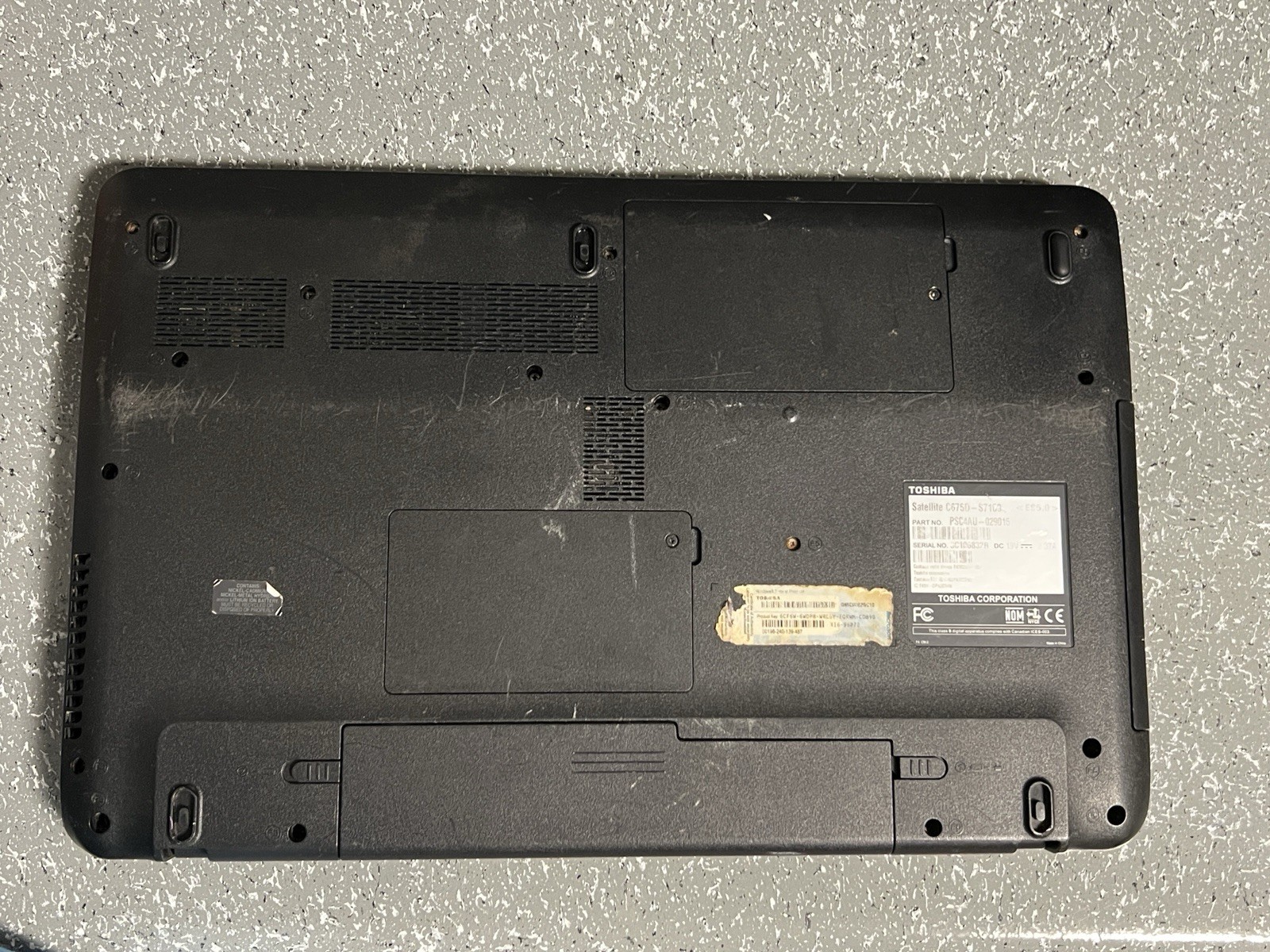 Toshiba Satellite C675D-S7109 AMD E-300 1.3GHz – NOT TESTED – DAMAGED SCREEN*