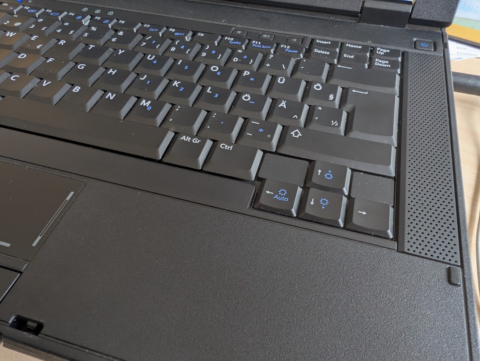 Dell Latitude E5400 / Core 2 Duo P8700 / 4GB RAM / 120GB SSD