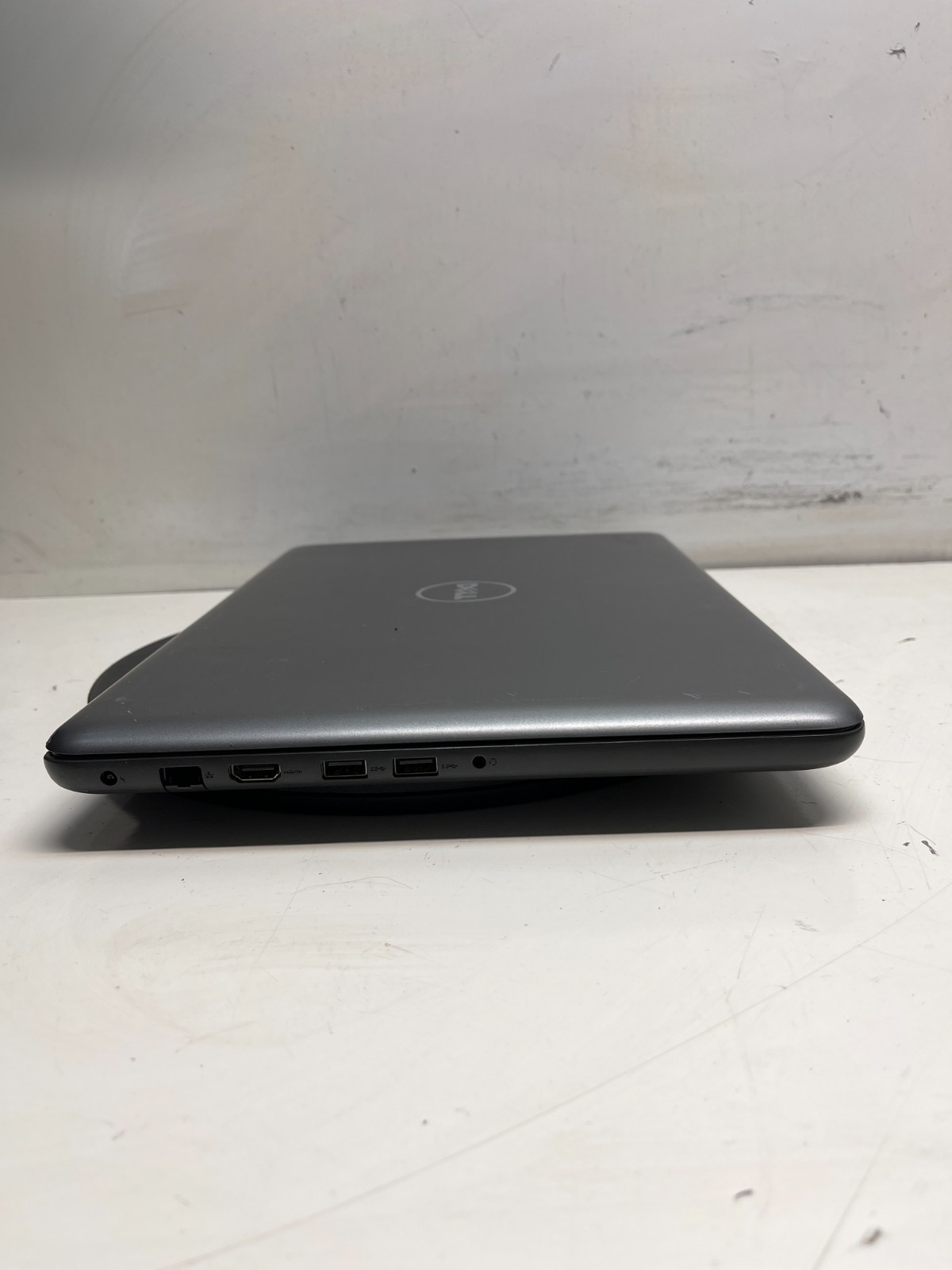 Dell Inspiron 5565 AMD FX-9800P Radeon R7 2700 MHz 16GB 500GB SSD Windows 10