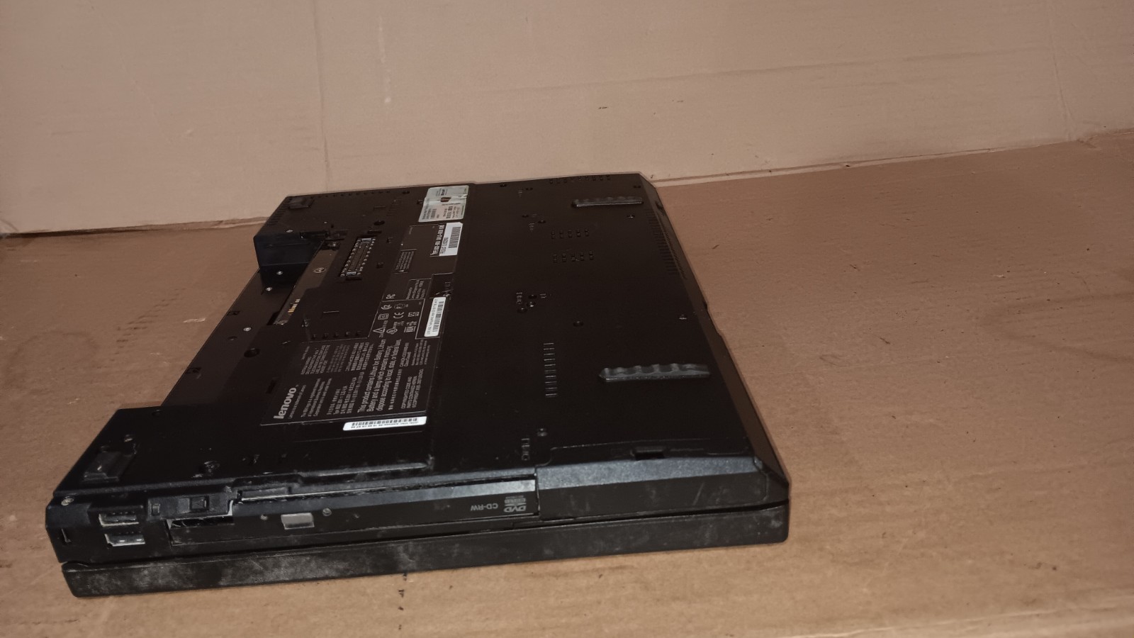 IBM Lenovo ThinkPad R61i Laptop 15.4″ LCD Screen Type 8932-9WU For parts