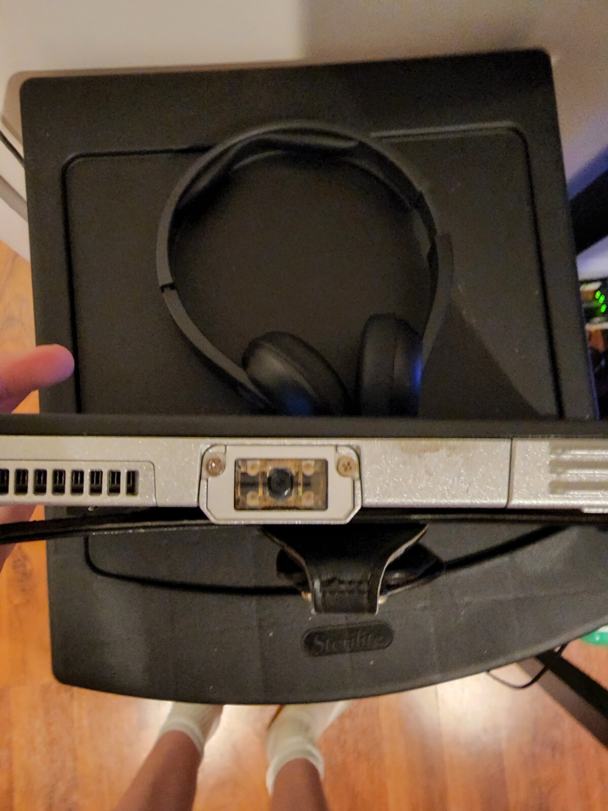 Panasonic Toughpad fz-g1 DOES NOT COME WITH CHARGER