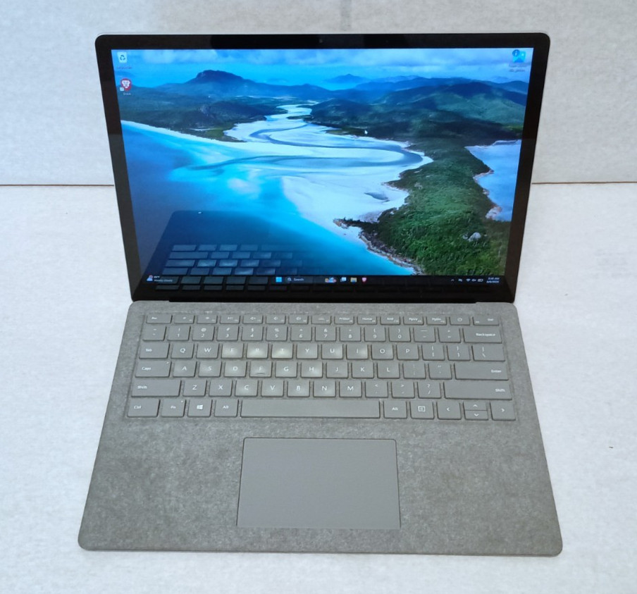 Microsoft Surface 13.5″ Laptop – 238GB SSD, Intel Core i5 1.70 GHz, 16GB, Win 11