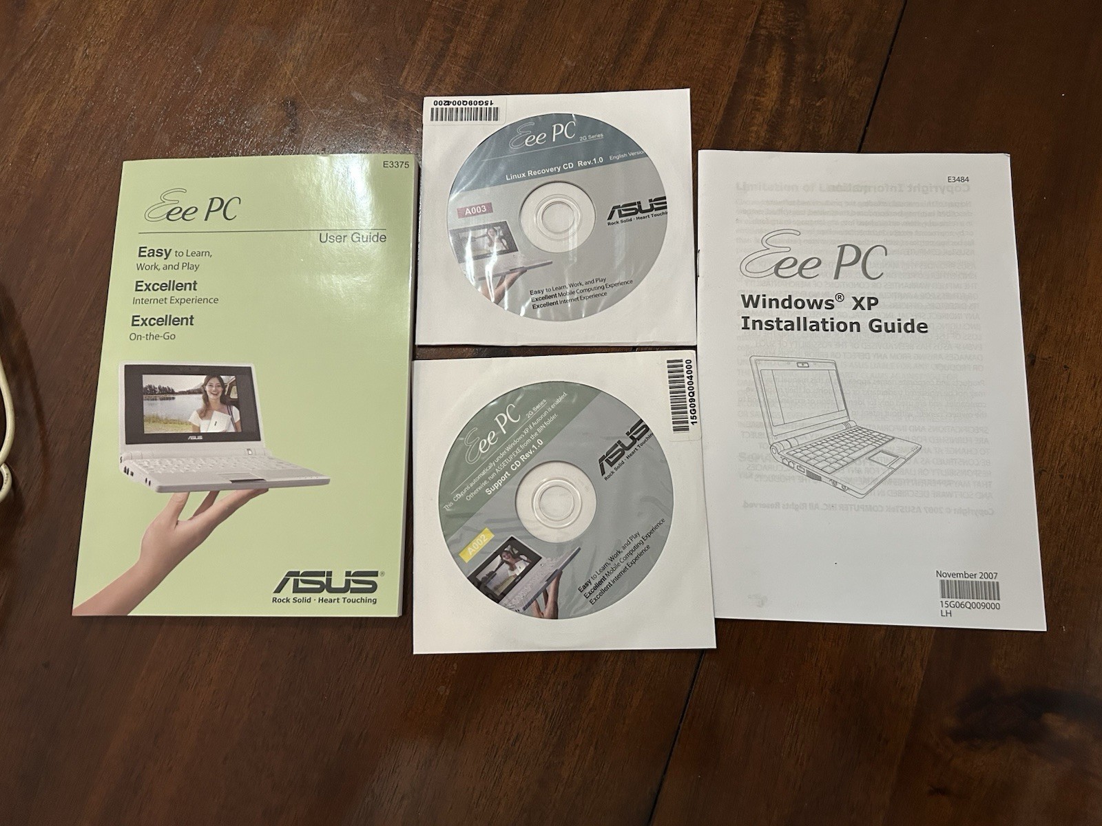 ASUS Eee PC 7in Netbook White Win XP 512MB 4GB SSD Celeron Box Charger