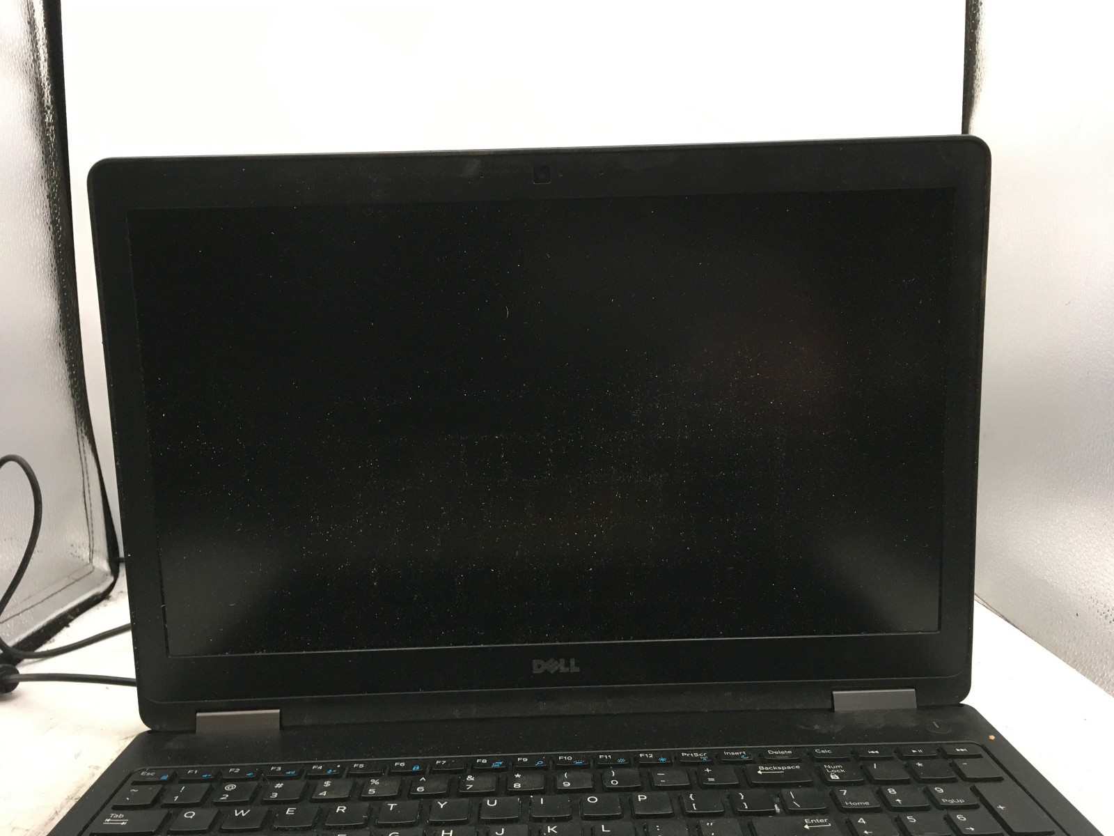 DELL LATITUDE E5570 – FOR PARTS/NO POWER – INTEL I5 6TH GEN – NO RAM – READ – BB