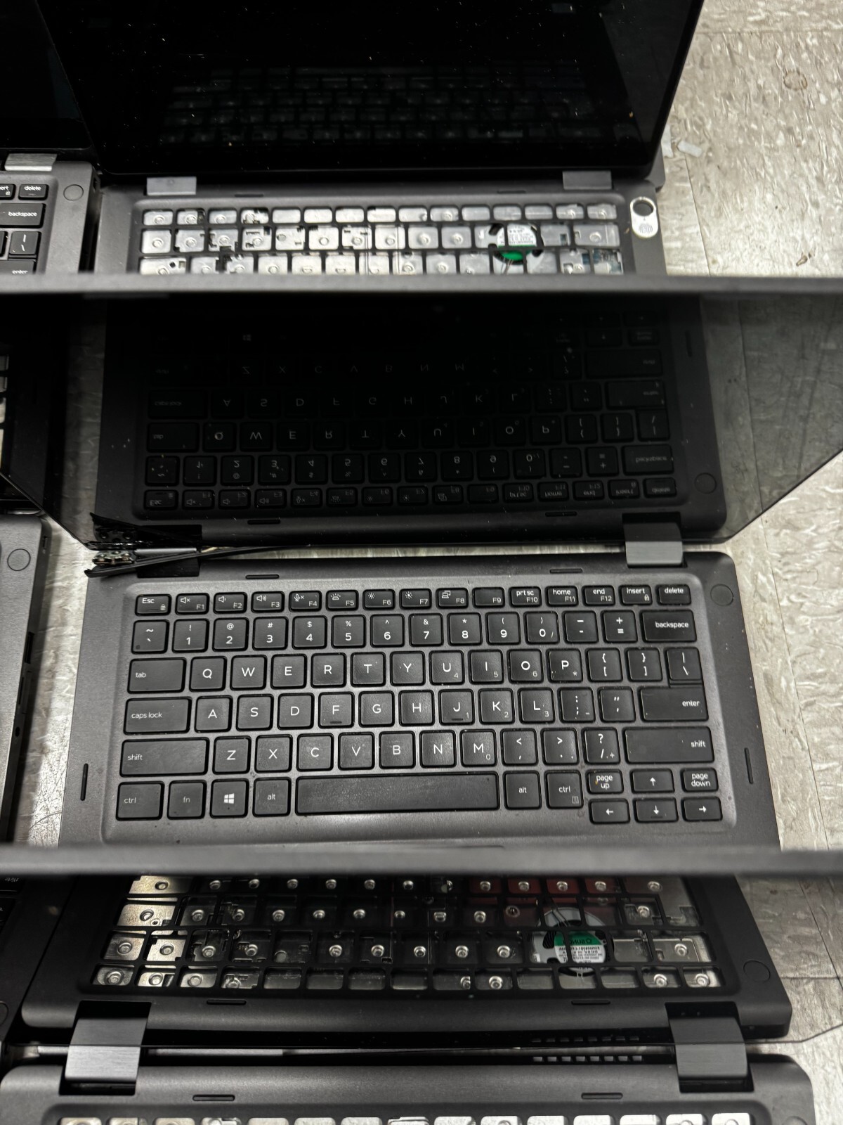 Lot of 12 X 5300 2-in-1 Core i7 8th Gen (Good motherboard and Damaged Screens)