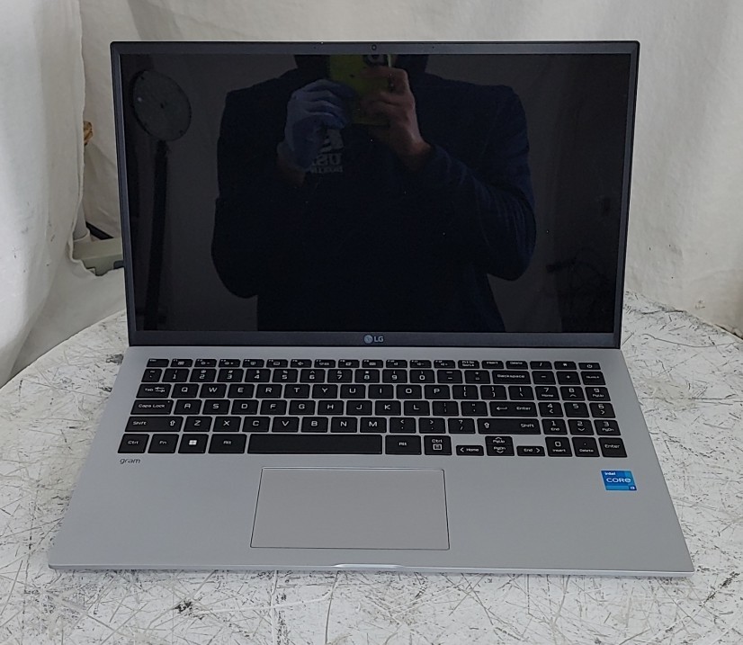 LG gram 15ZT90P-G.AX33U1 Laptop Core I3-1115G4 8GB SEE NOTES