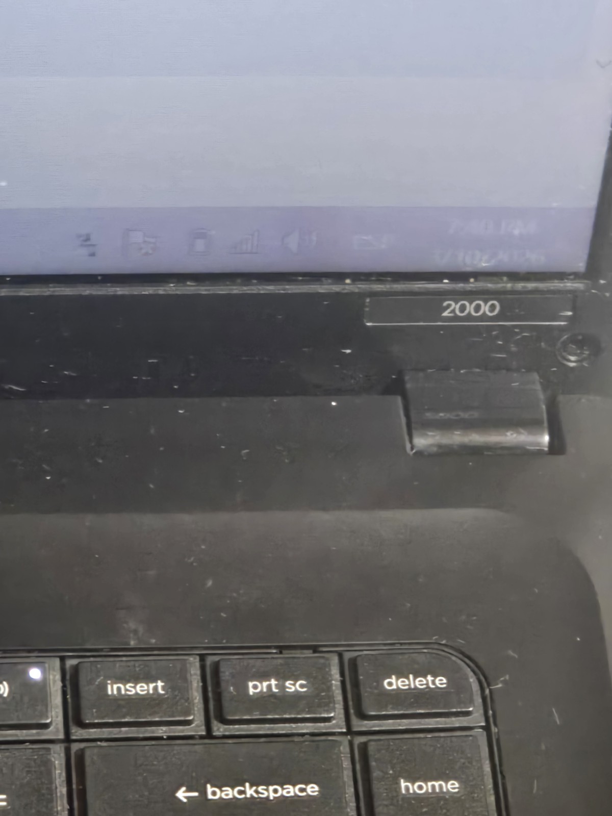HP 2000 Laptop Windows 8 13.5″ Screen HDD 148 GB 3.60 GB RAM