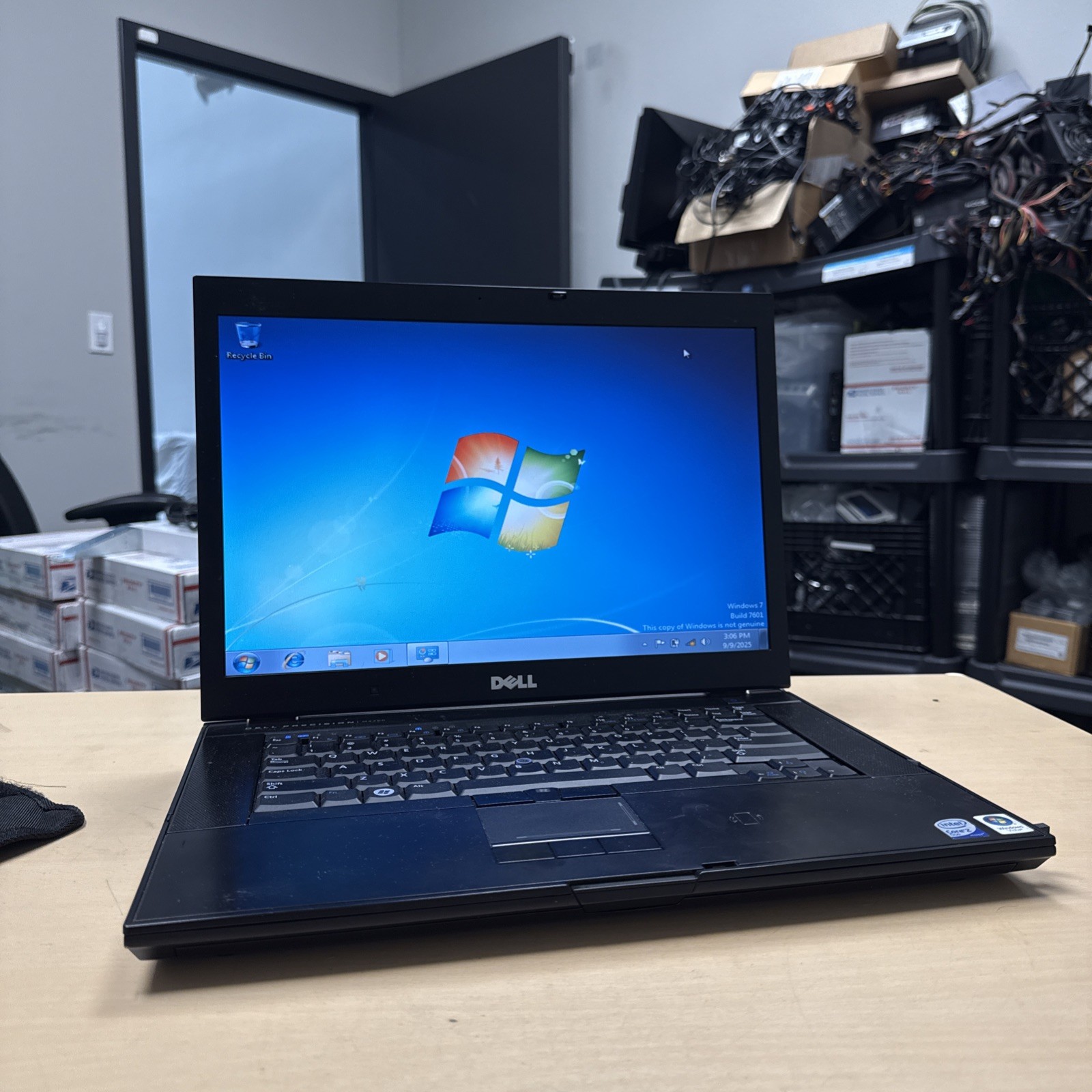 *READ Dell Precision M4400 Core 2 T9400 4GB DDR2 FX 770M