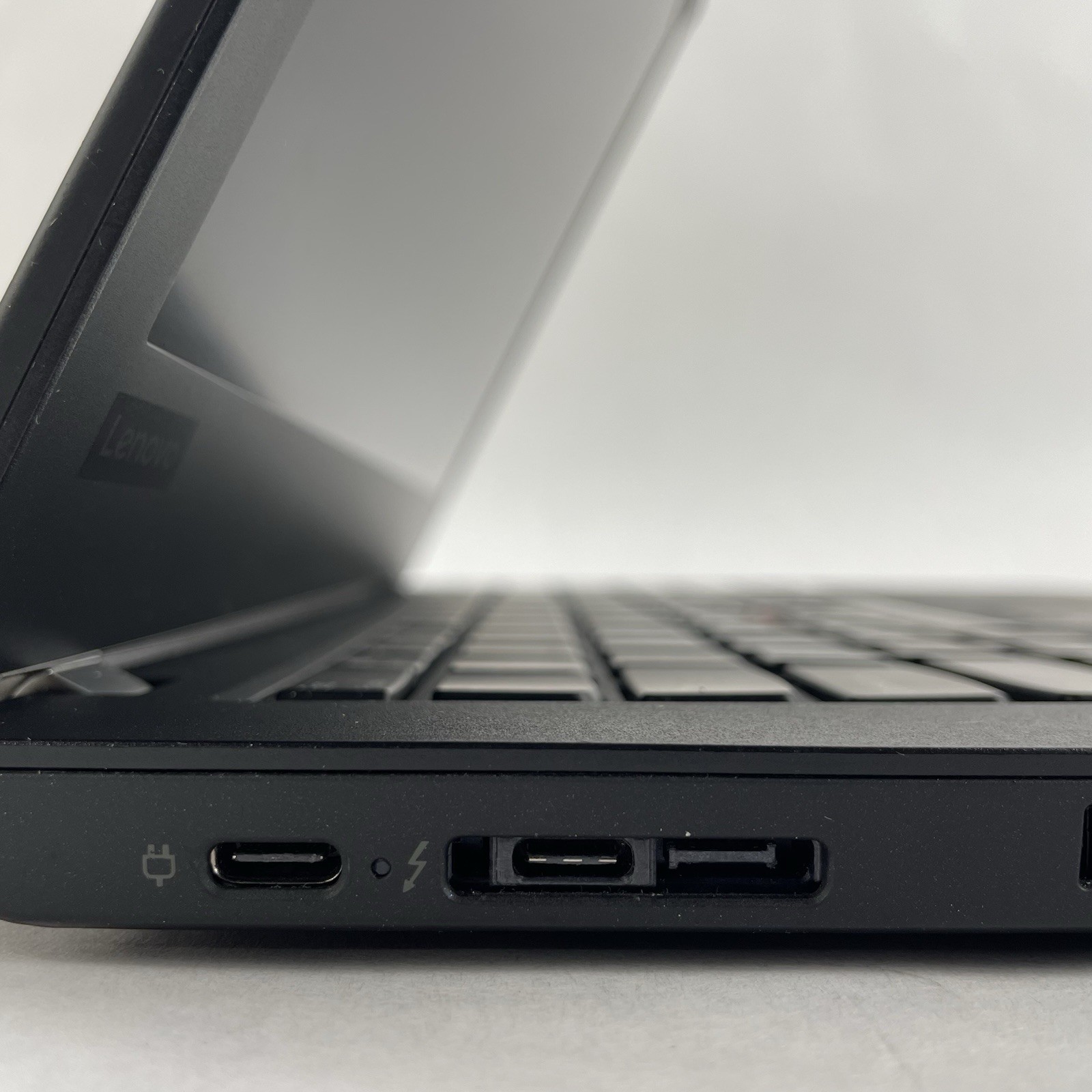 Lenovo ThinkPad T480 14″ i5-8350U 1.70 GHz 8 GB RAM No SSD/OS/AC – Bad Bottom