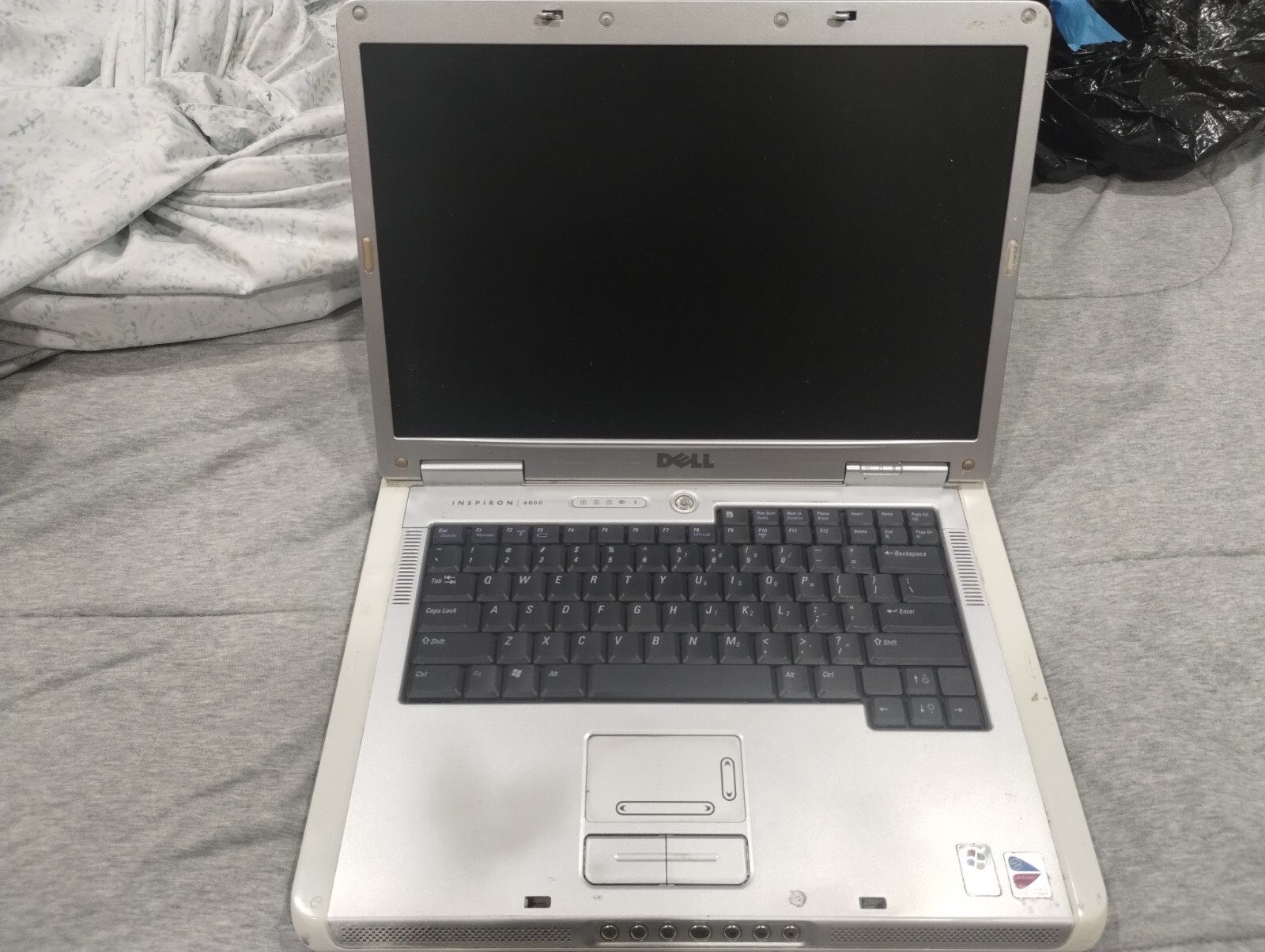 Dell Inspiron 6000 Laptop Intel 1.50Ghz, 512MB RAM, 40GB HDD Windows XP Pro Sp3