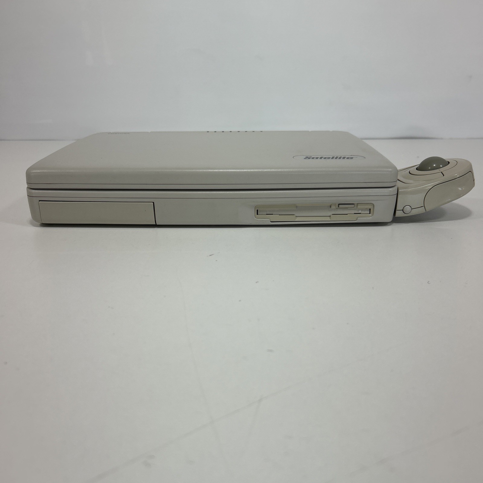 Toshiba Satellite T1910/200 Laptop Computer Vintage Boot to Windows 3.11 and Dos