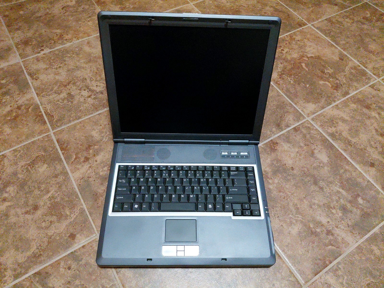 Personal Computer 755110 Maxdata Eco Windows XP Laptop With Pentium 4 Cpu