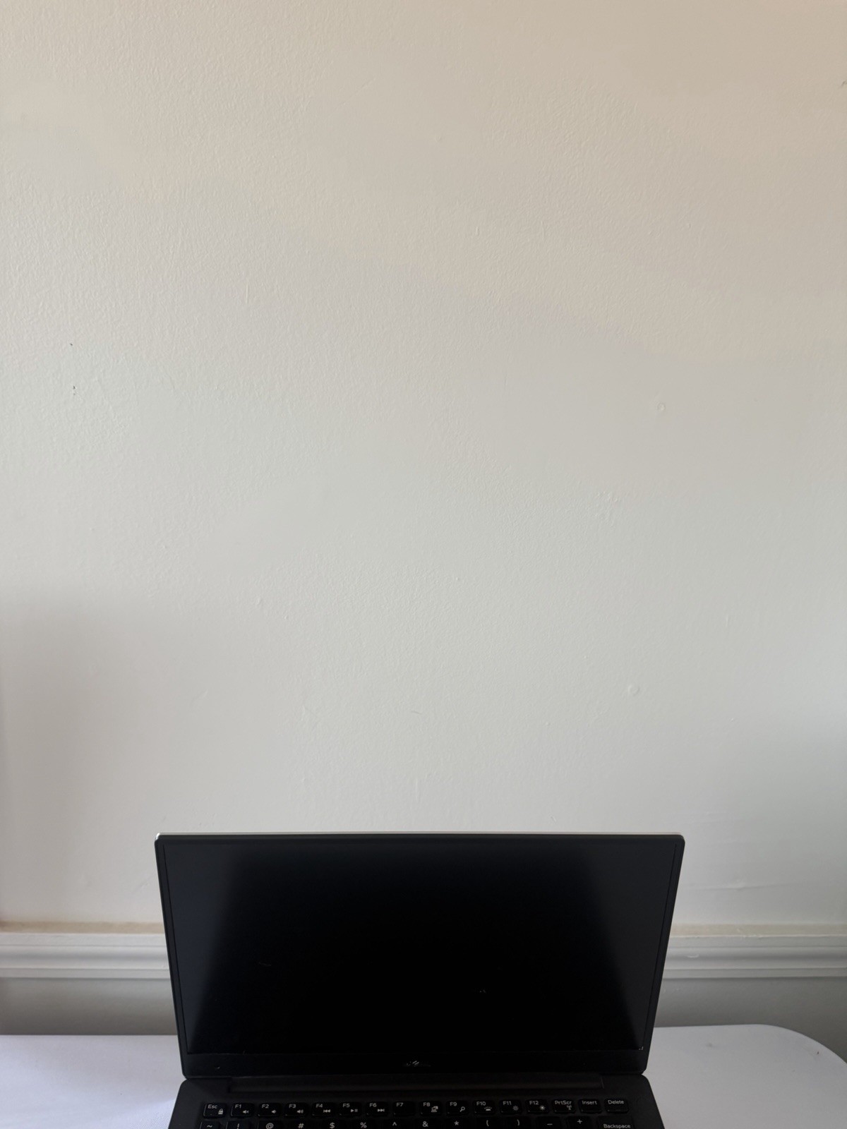 Dell XPS 13-9343 Laptop – Good Screen – Intel i5-5200U – RAM 8 GB – Read Des