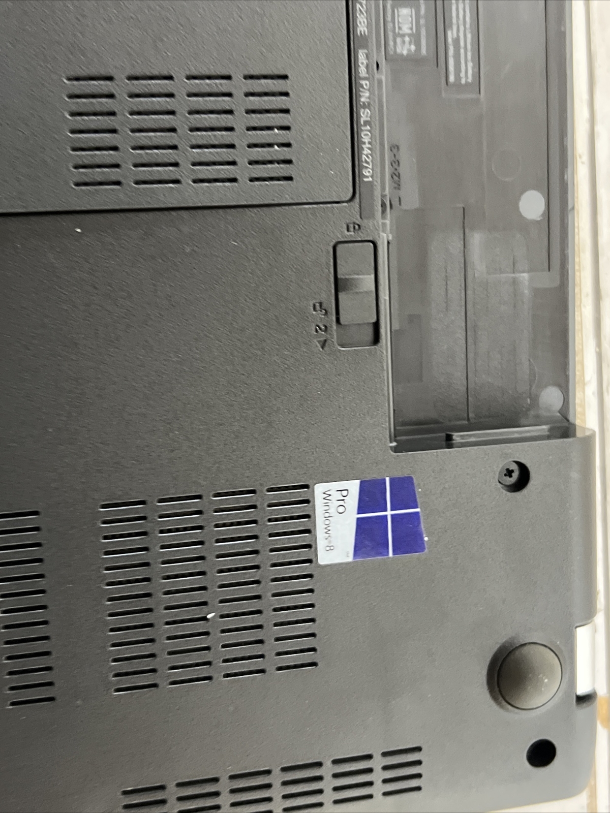 Lenovo ThinkPad 20DH002QUS- FOR PARTS- Powers On But Screen Is Not Working