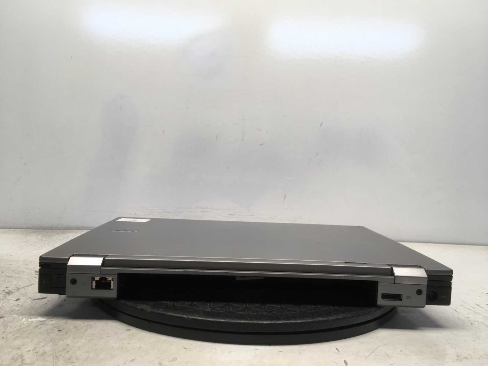 Dell Latitude E6410 Intel i5-M520 2.4GHz 4 GB NO HDD No Batt