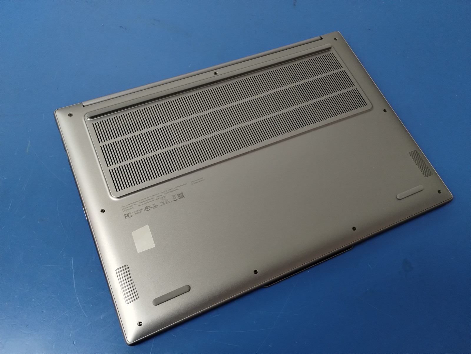 Lenovo IdeaPad Pro 5 16IAH10 Intel Core Ultra 9 285H, 2.90 GHz, 32 GB, 1 TB NVMe