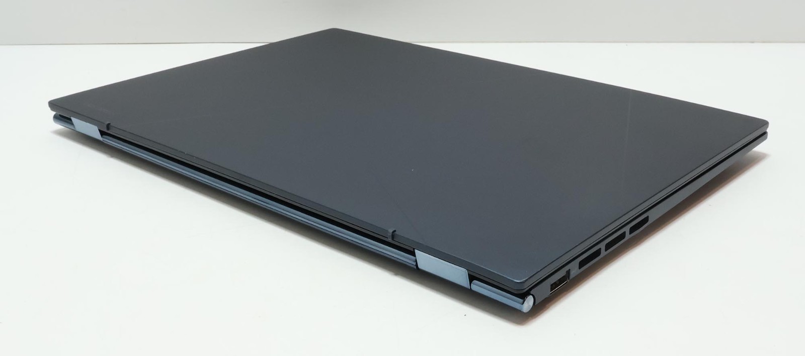 ASUS ZenBook Q409ZA Core i5-1240P 1.7GHz 8GB 256GB 14″ READ LISTING