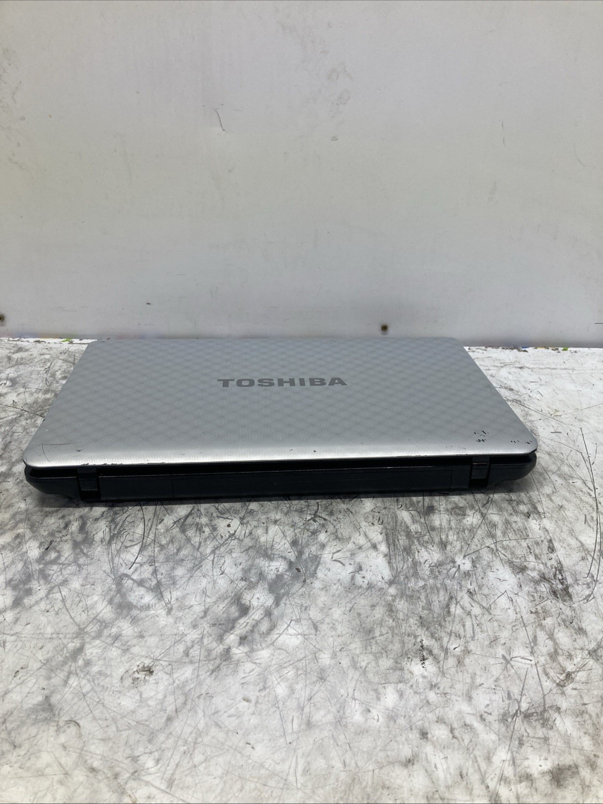 Toshiba Satellite L755-S5151 i3-2350M 2.30GHz 4GB no HDD Boot to BIOS