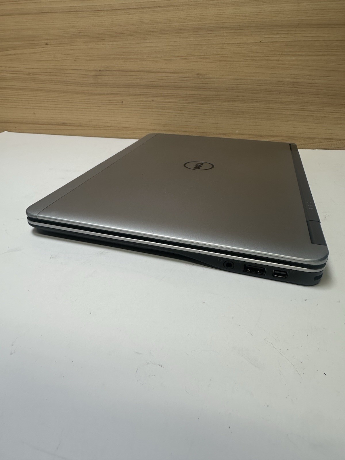 Dell Latitude E7240 i3-4010U 8GB RAM, No hdd with Charger