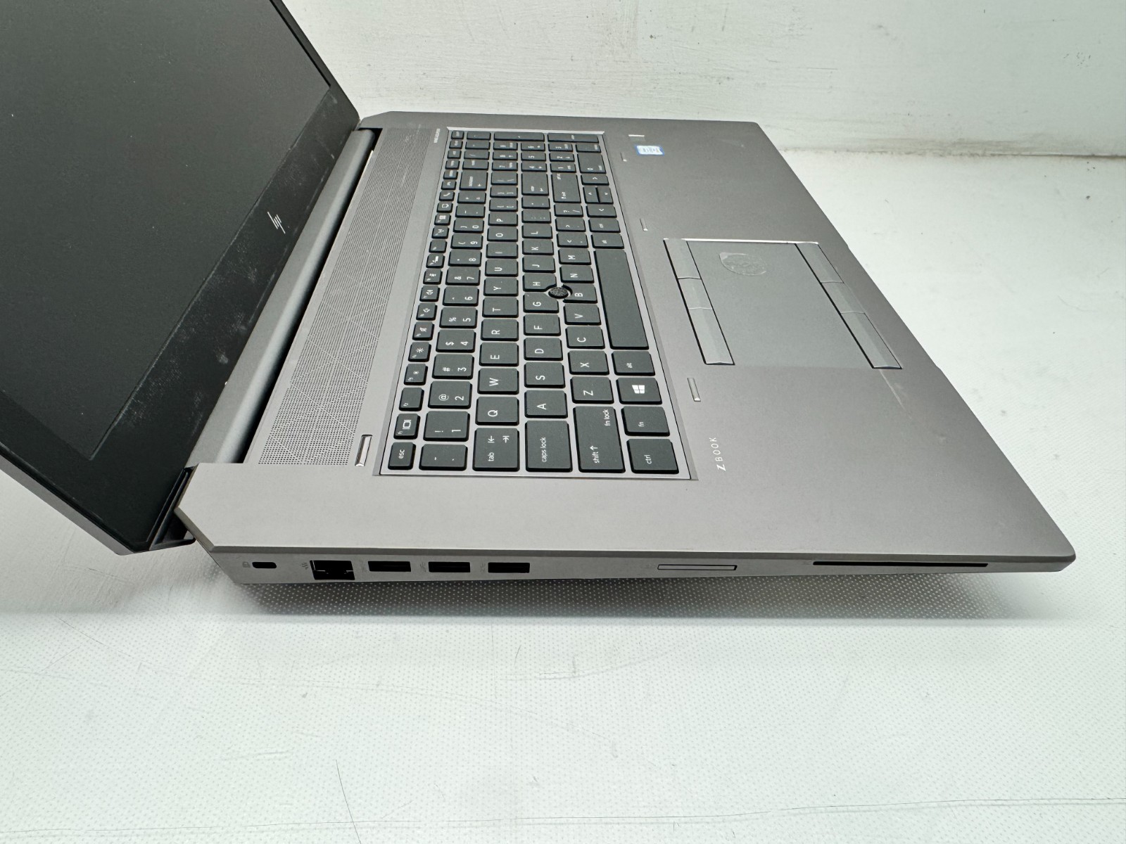 HP ZBook 17 G5 17.3″ FHD i7-8850H@2.6GHz 32GB RAM 512GB P2000 Win11 No/AC
