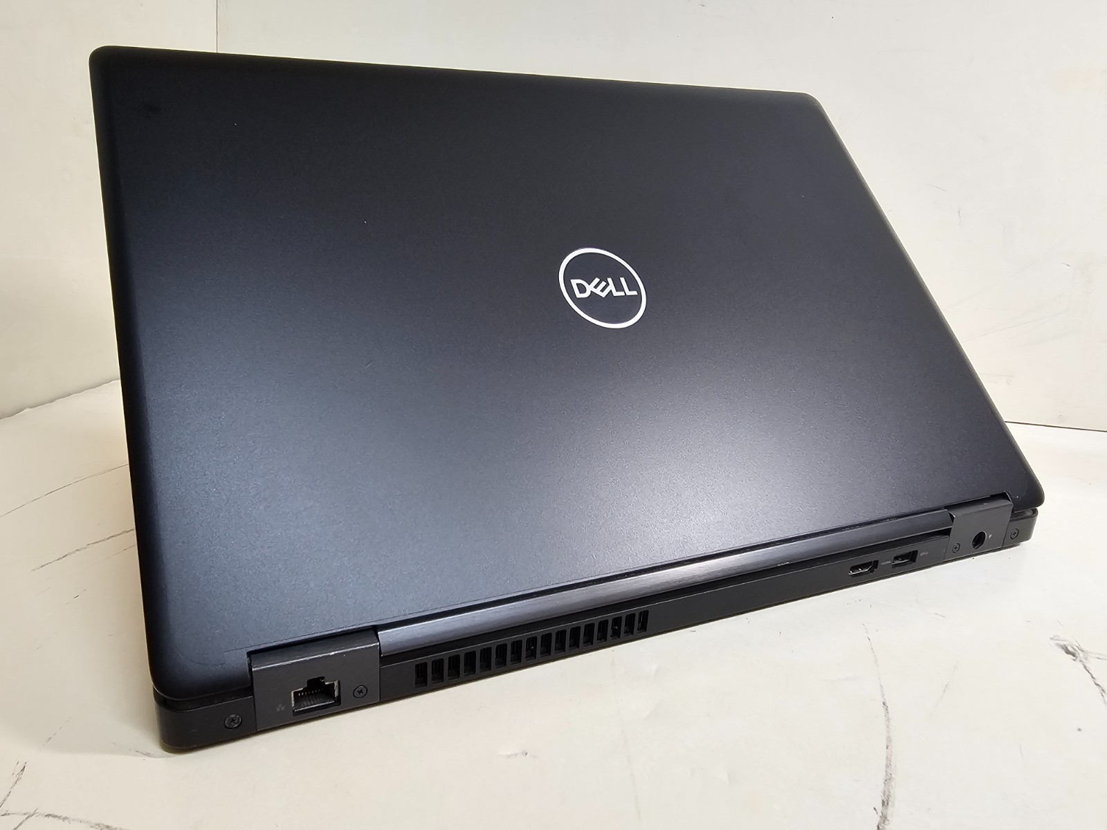Dell Precision 3530 Laptop – 2.6 GHz i7-8850H 16GB 256GB SSD Webcam 15.6″ – SP1