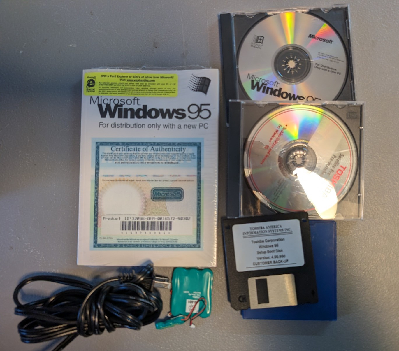 Toshiba 430CDT with docking station and extras – for repair