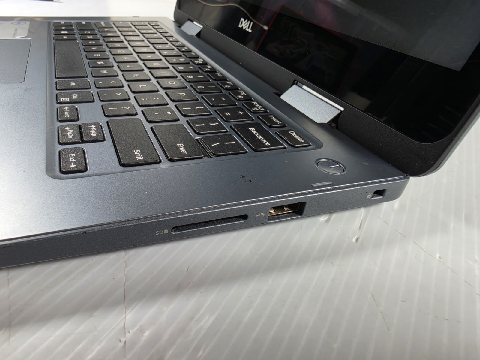 DELL Inspiron 5482 2-in-1 14″ Touchscreen I3-8145U 128GB SSD 8GB RAM Windows 11