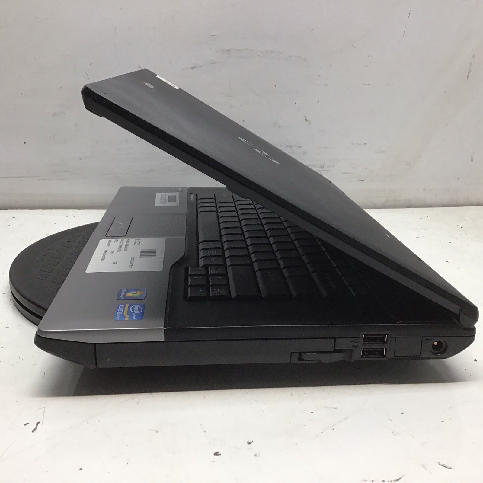 Fujitsu LifeBook E752 Intel i5-3340M 2.7GHz 2 GB NO HDD No Batt