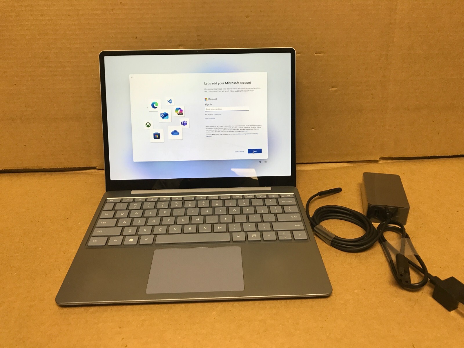 Microsoft Surface Laptop Go 1943 12.4″ i5-1035G1 1.0GHz 256GB SSD 16GB RAM Win11