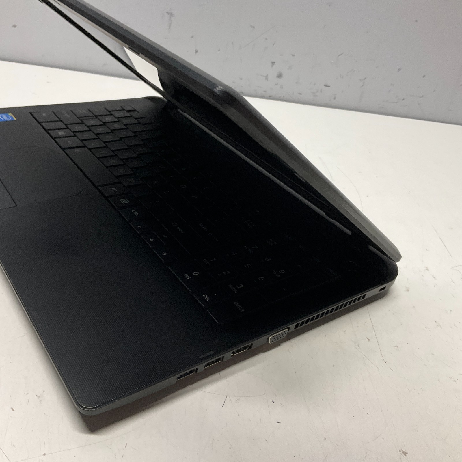 Toshiba Satellite C55-B Laptop Intel Celeron N2840 @ 2.16 GHz 4GB 500GB HDD