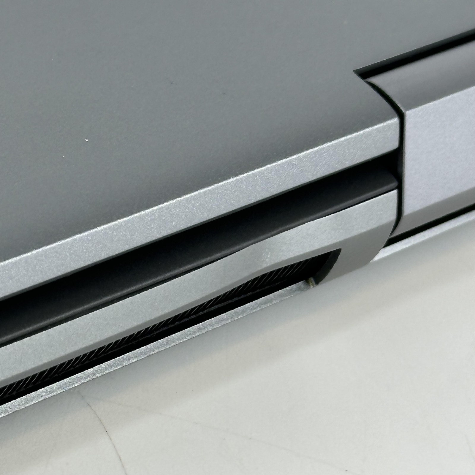 Dell Precision 7780 17 FHD i7-13850HX 32GB 512GB SSD RTX 2000 Ada – BENT FRAME