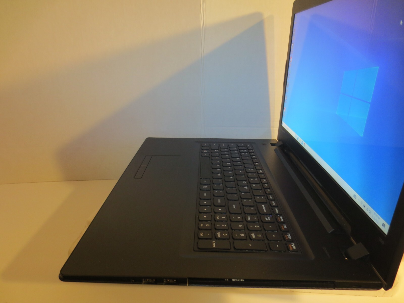 LENOVO IDEAPAD 300-17ISK- 17.3 CORE i5-6200U@2.30GHz 8GB RAM 1TB SSD WIN10
