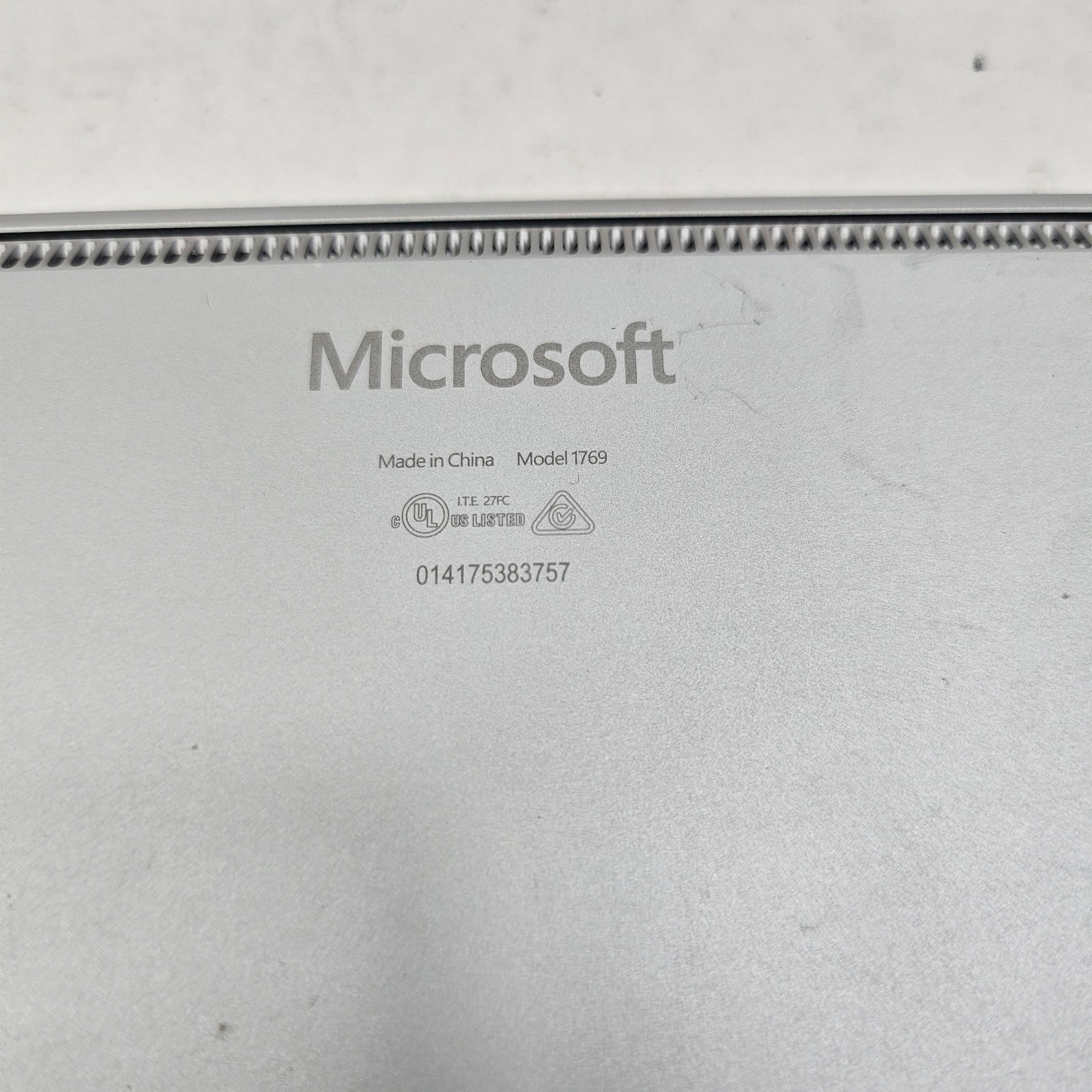 Microsoft Surface Laptop 2 1769 13.5″ i7-8650U 1.9GHz 8GB RAM 256GB SSD *Read*