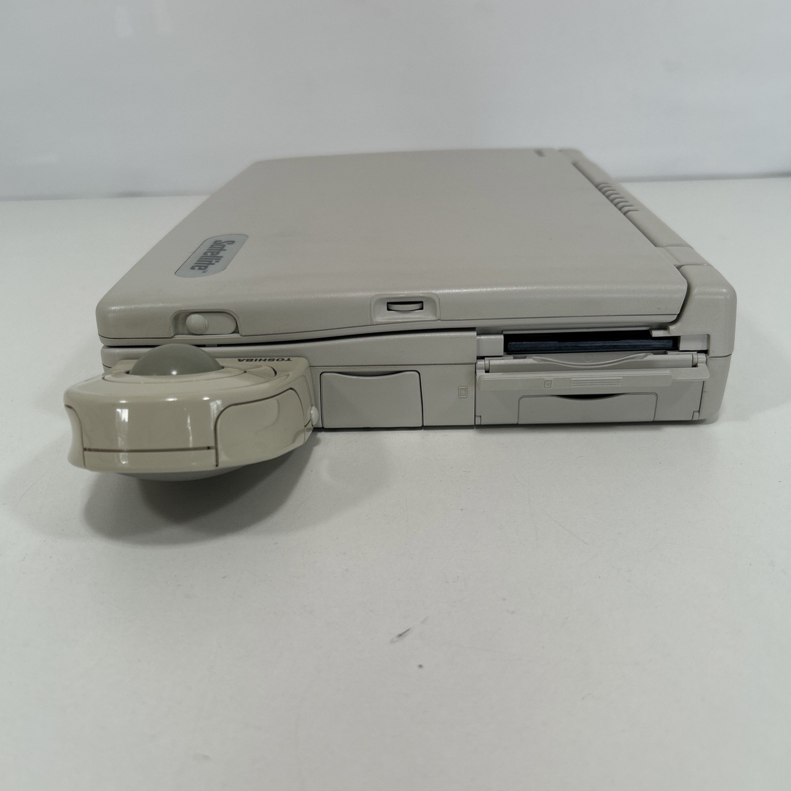Toshiba Satellite T1910/200 Laptop Computer Vintage Boot to Windows 3.11 and Dos