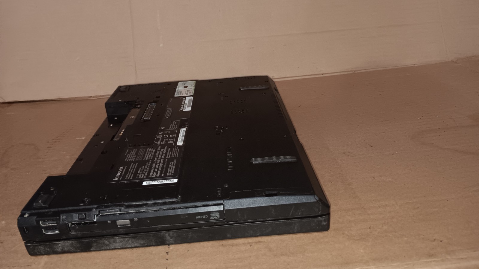 IBM Lenovo ThinkPad R61i Laptop 15.4″ LCD Screen Type 8932-9WU For parts