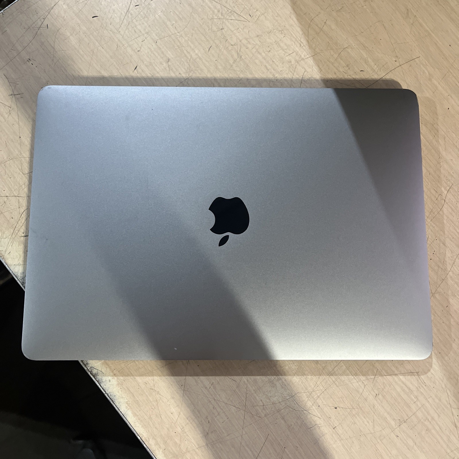 APPLE MACBOOK PRO “M1″ 8 CPU/8 GPU 13” 3.2GHZ 8GB RAM 256SSD