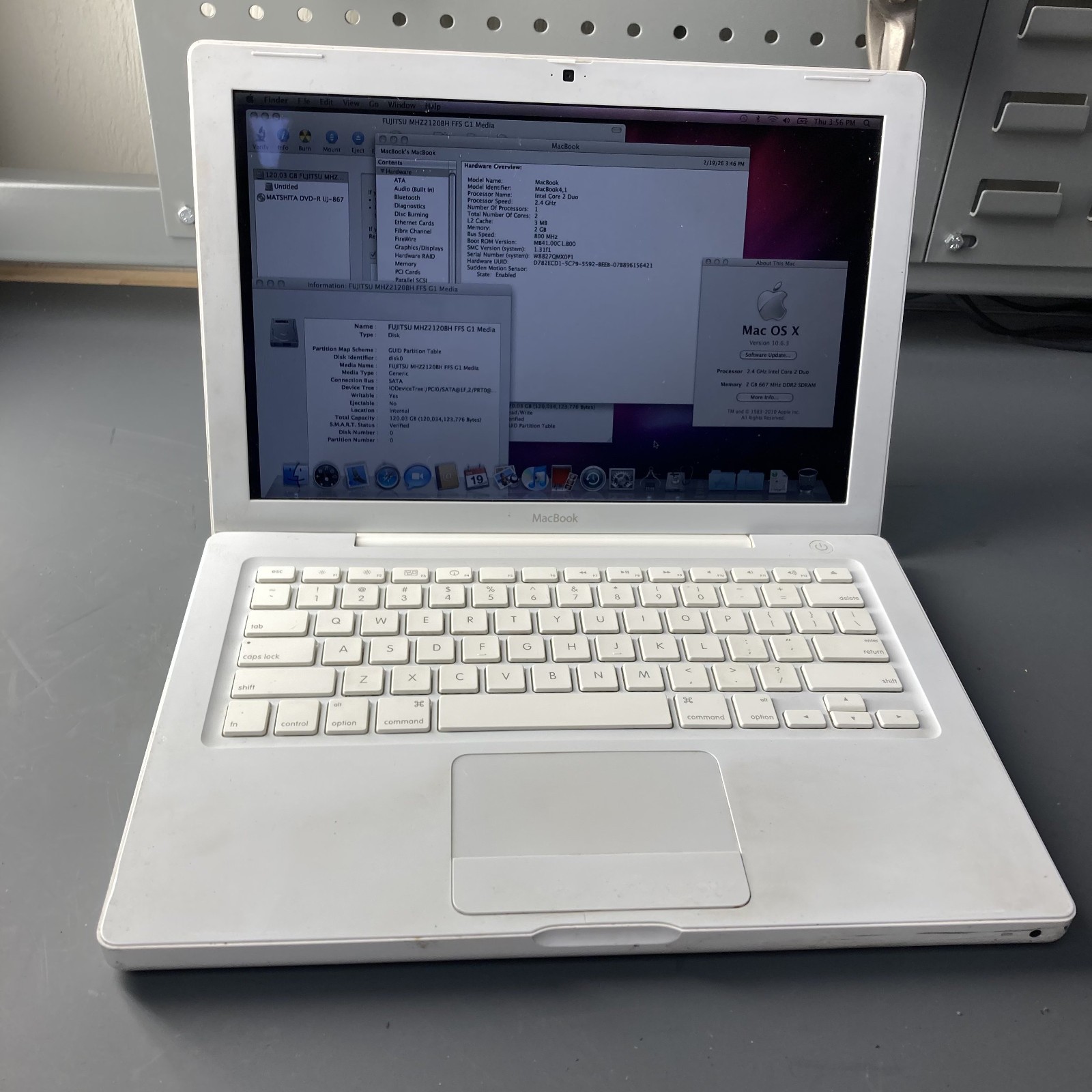 Apple MacBook A1181 13″ Laptop Intel Core 2 Duo T8300 2.40GHz 2GB RAM 120GB HDD