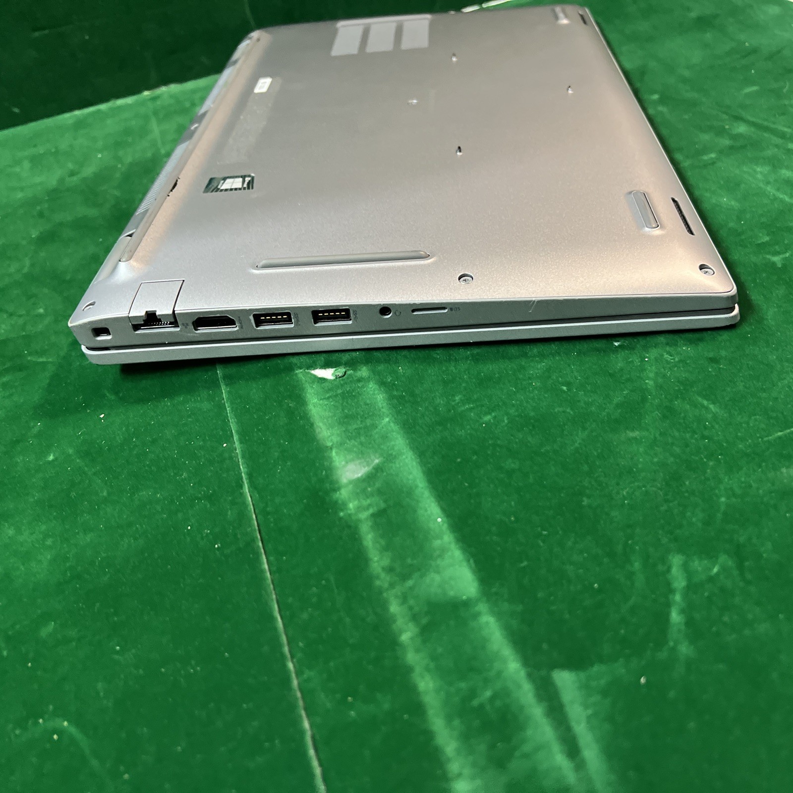Dell Precision 3560 Workstation: 15.6″ FHD, i5-1135G7 8Gb No SSD Or OS
