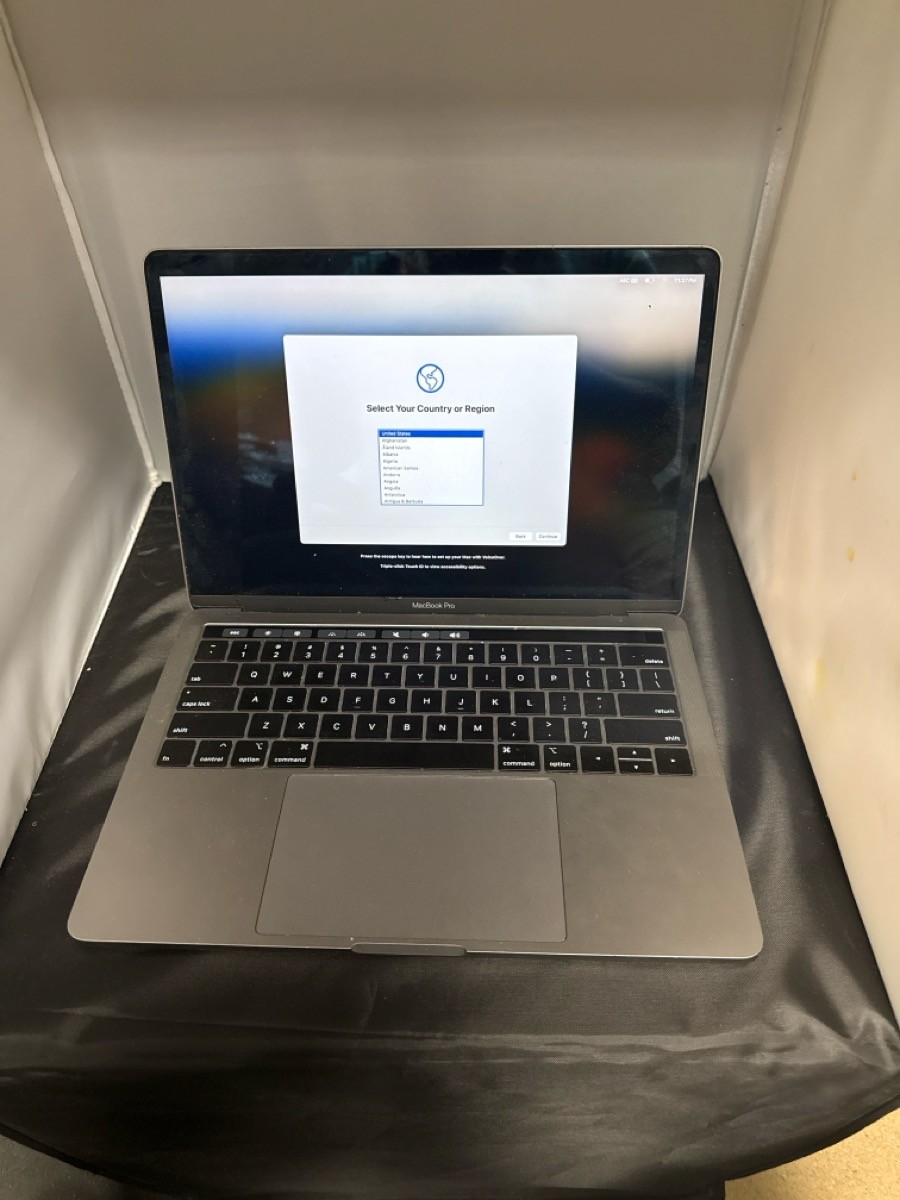 APPLE MACBOOK PRO – A1989 – 13.3″ 8GB Ram 256 GB HD – 2018 2.3 GHz Q (MAD063076)