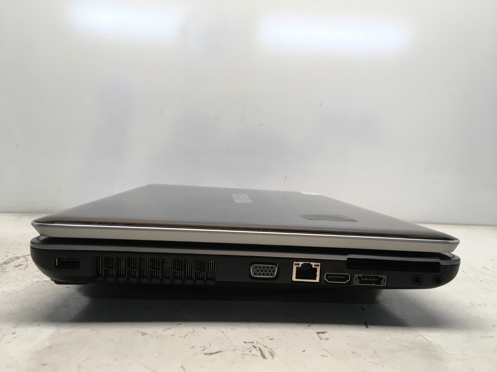 Toshiba Satellite A505-S6005 Intel i3-M330 2.13GHz 4 GB NO HDD