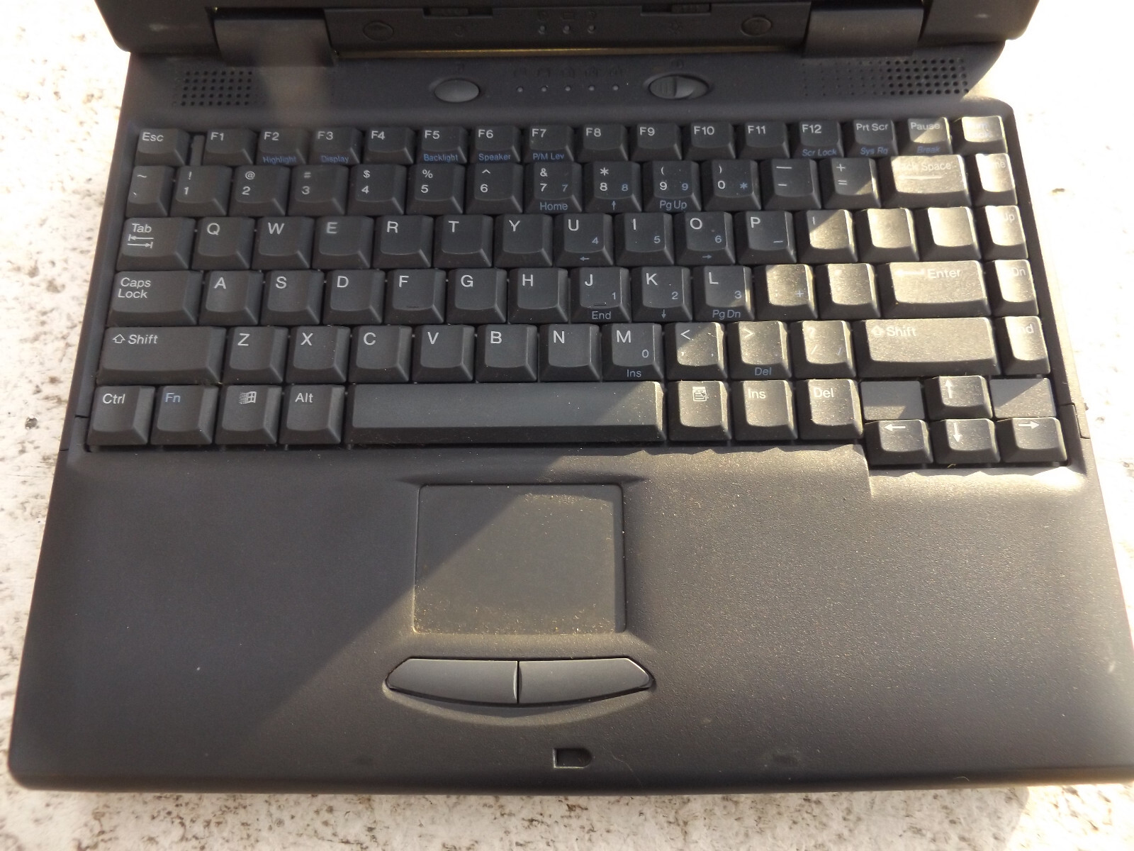 Vintage NEC Versa 2730M Laptop Intel Pentium 133MHz MMX CPU, CD-ROM, 3.5″ Floppy