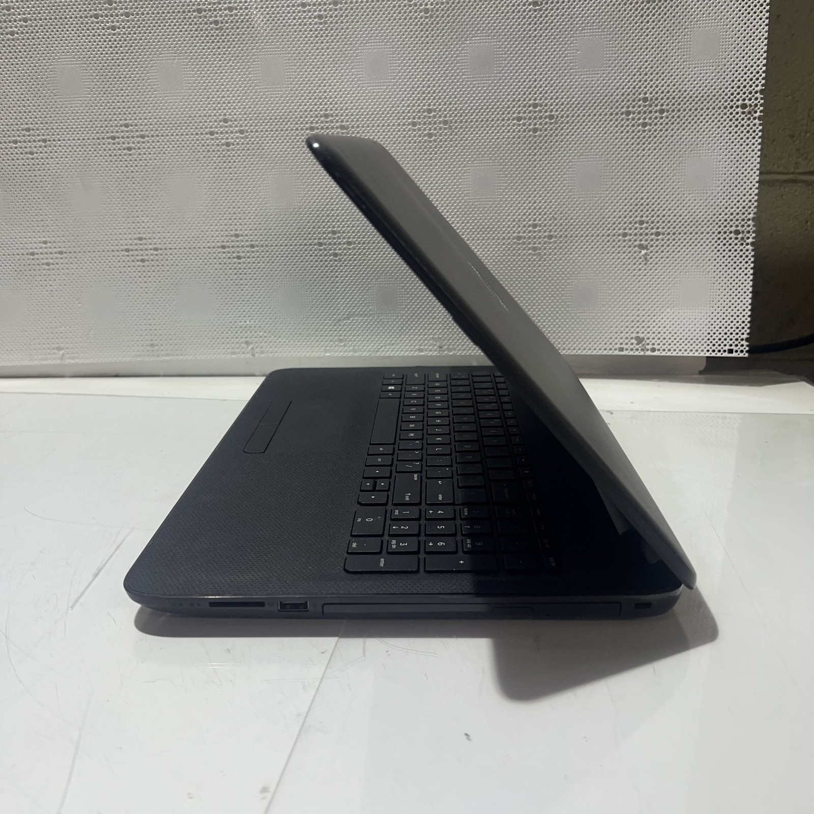 HP 255 G4 NOTEBOOK AMD A8-7410 APU 8GB RAM 256GB SSD W10H W/CHARGER